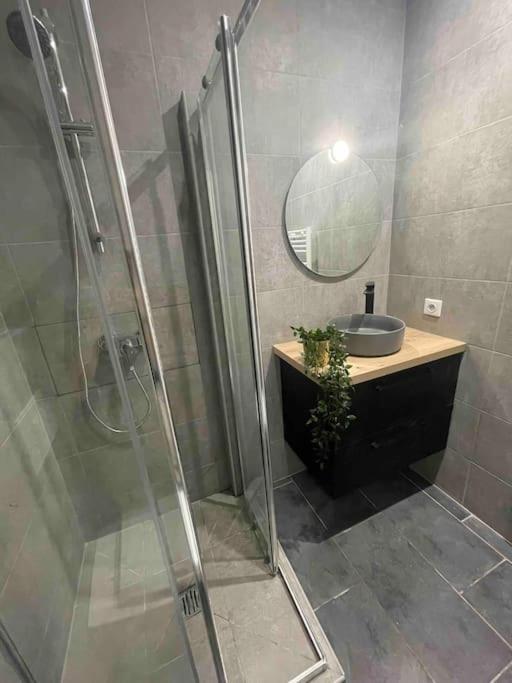 Studio Tout Confort, Au Pied De Toute Commodite, 2 Daire Créteil Dış mekan fotoğraf